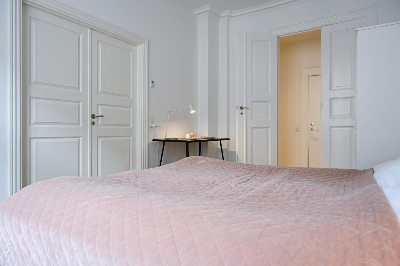Sanders Arrow - Chic Three-Bedroom Apartment In The Middle Of コペンハーゲン エクステリア 写真