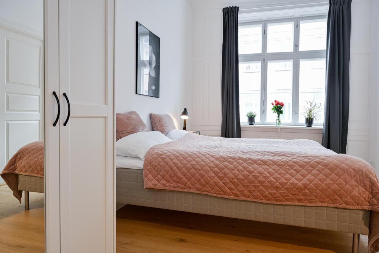 Sanders Arrow - Chic Three-Bedroom Apartment In The Middle Of コペンハーゲン エクステリア 写真